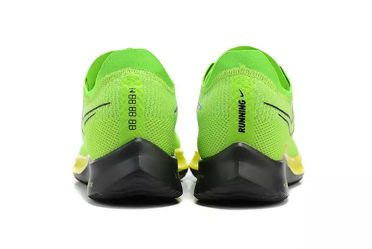 nike zoomx streakfly proto green noir3